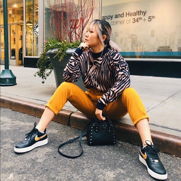 Meet your Posher, Shiyi - Picture 2 of 5